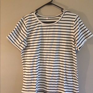 XL fitted black and white tee